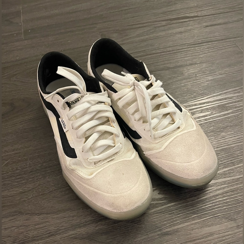 Vans Ultimate Waffle in a good condition. Nice for any occasion.